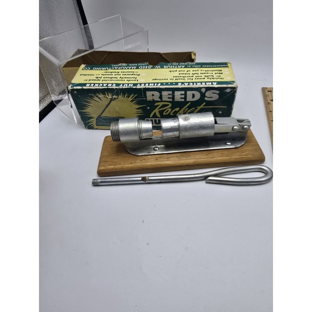 VINTAGE Reed's Rocket Nut Cracker In Box - MODEL R-300 - Picture 2 of 4